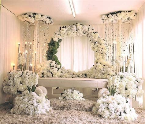 Pelamin bunga putih | Nikah decor, Wedding planning decor, Wedding design decoration