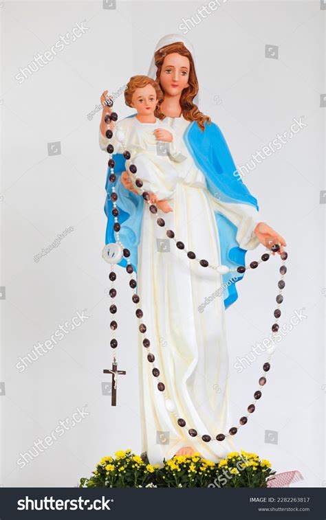 544 Virgin Mary Prayer Beads Images, Stock Photos, 3D objects ...