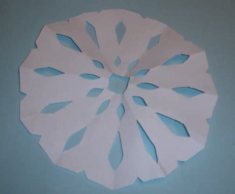 Learning Ideas - Grades K-8: Symmetry and Snowflakes