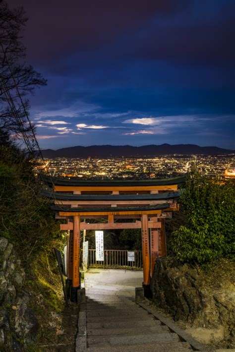 Fushimi Inari Shrine at Night: Kyoto, Japan Tips - TravelCaffeine.com