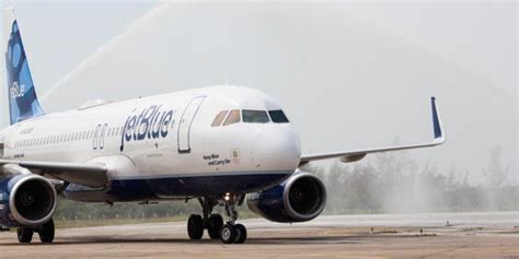 JetBlue flight makes emergency landing after windshield breaks - Business Insider || A JetBlue ...