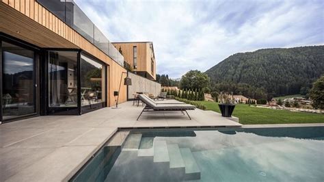 A Luxurious Fashionable Chalet Has A Pool For Every Of Its Suites | Modern chalet, Architecture ...