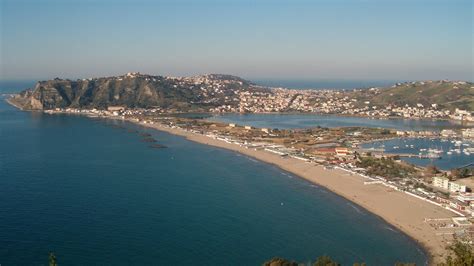 5 Amazing Beaches in Campania