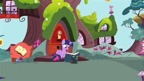 Image - Twilight Sparkle reading on doorstep S4E21.png | My Little Pony Friendship is Magic Wiki ...