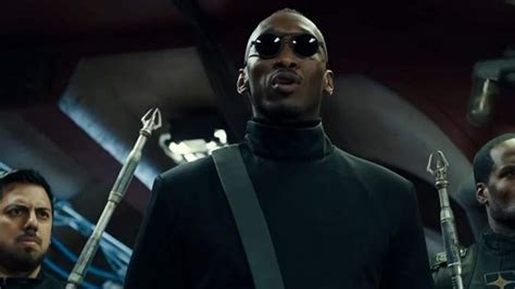 Sunglasses worn by Vector (Mahershala Ali) as seen in Alita: Battle ...