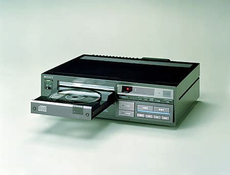 Feature: The First Compact Disc Player (c. 1982) - TechEBlog