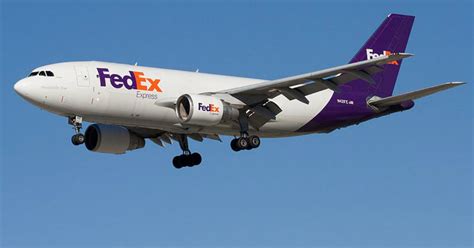 FedEx pide aplazar seis meses el comienzo de su servicio de mensajería con Cuba