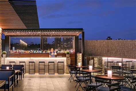 40+ Best Rooftop Bars in Sydney | Man of Many