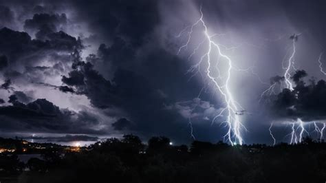 Unwetter am 22.06.2023: Umgekippte Bäume, golfballgroßer Hagel! Bis 102 Liter Niederschlag pro ...