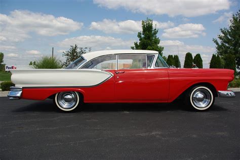 1957 Ford Fairlane Club Victoria