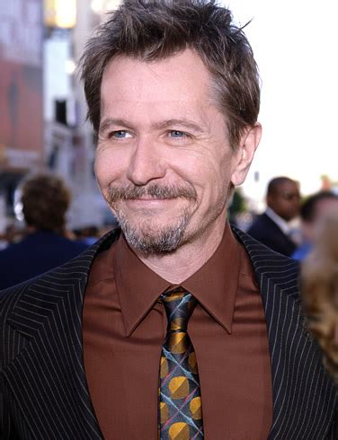 Gary Oldman biography, birth date, birth place and pictures