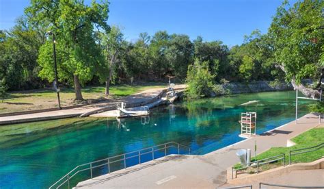 Discovering Barton Springs: Austin's Hidden Natural Gem - txprofiles.com