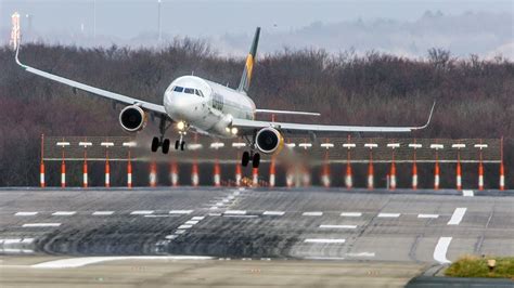 STORM - CROSSWIND LANDINGS with 60 knots WIND GUSTS - AIRBUS A380, A330, Boeing 787 ... (4K ...