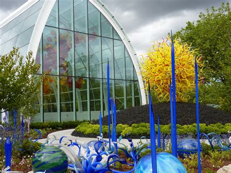 Searching for Bright Light: Chihuly Garden and Glass: New Seattle Museum worthy of "Wow!"