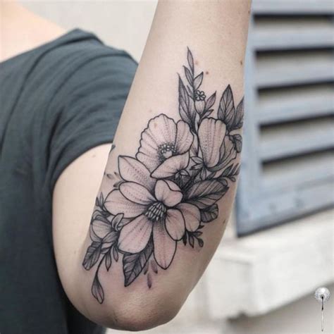 Zinnia flower tattoos design ideas | Dainty flower tattoos, Daffodil ...