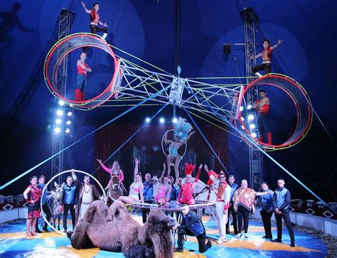 Coronavirus: Circus clown and acrobats left stranded in UK - BBC News