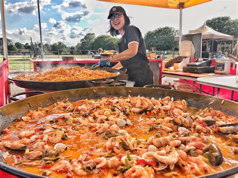 Caterer Spotlight: La Paella Paella