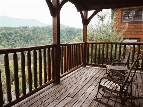 Best Gatlinburg Cabins with Hot Tub - Bloggy Moms Magazine