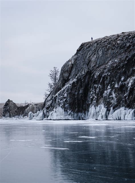 Snow Covered Rocky Mountains · Free Stock Photo