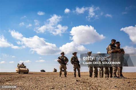 Syrian Special Forces Soldier Photos and Premium High Res Pictures ...