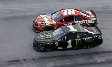 Kyle Busch beats brother to grab 8th Bristol win | AP News