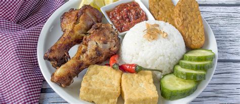 10 Most Popular Indonesian Chicken Dishes - TasteAtlas