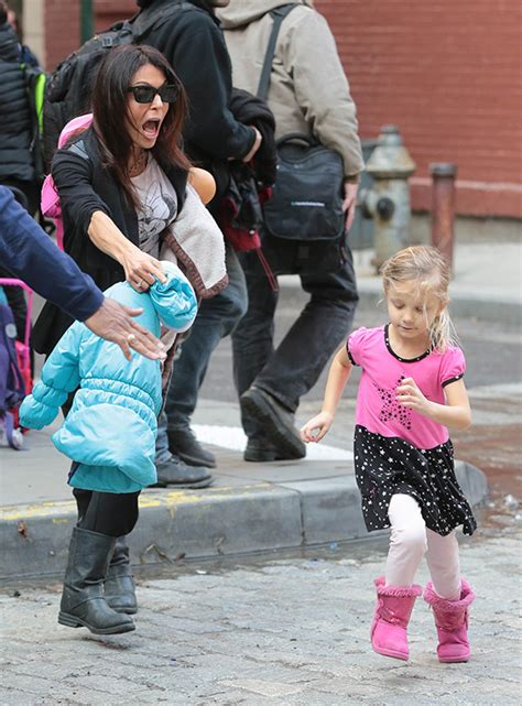 [PICS] Bethenny Frankel’s Daughter Bryn Hoppy Runs Into NYC Traffic – Hollywood Life