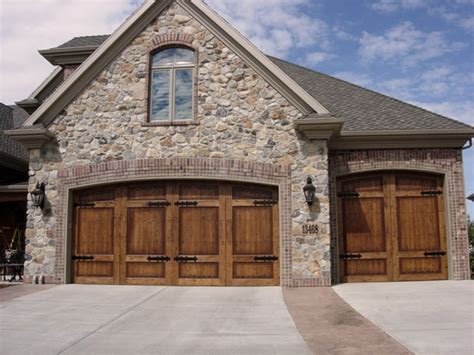 Amarr garage doors: Carriage house garage doors