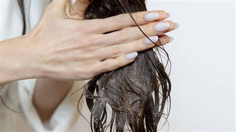 15 Expert Tips to Make Your Hair Grow Faster and Healthier