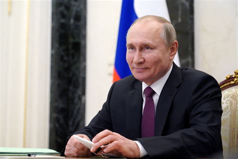 Russia's Putin signs law allowing him to run for 2 more terms | Daily Sabah