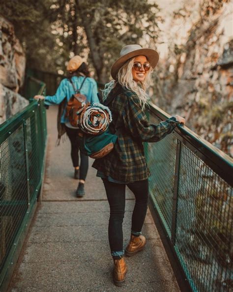 Cute hiking outfit, cute adventuring outfit, or even a cute camping outfit. Just love this style ...