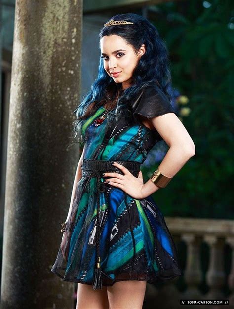 Sofia Carson as Evie in Descendants | Descendants costumes, Disney descendants costume, Disney ...