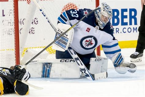 Photo: Winnipeg Jets Goalie Makes Glove Save Against Penguins ...