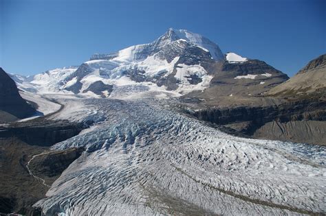 File:Mount Robson and the Robson Glacier.jpg