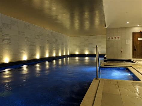 REVIEW: Hilton Bournemouth - best bournemouth hotels with pool and spa • Passport Stamps