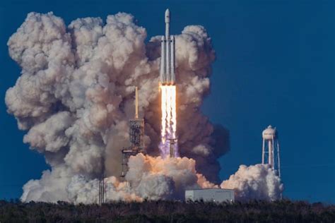 SpaceX Vs. Blue Origin: The Race To Colonize Space - The Tech Journal