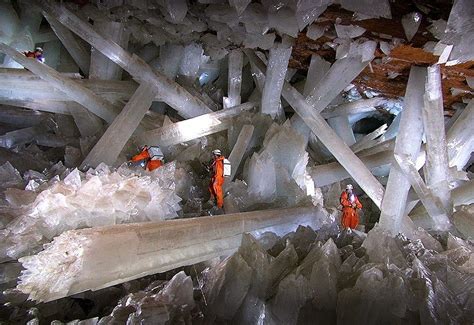 La grotta dei cristalli di naica in messico | Crystal cave, Giant ...