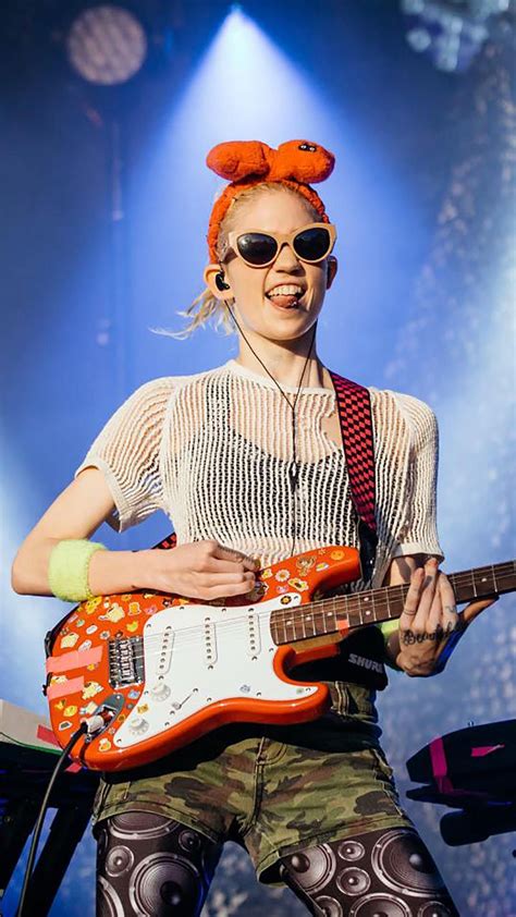 Grimes on guitar. | Claire boucher, Grimes, Female guitarist