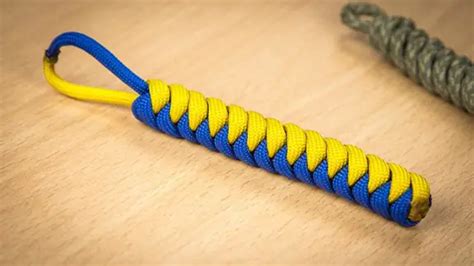 35 DIY Paracord Lanyard Patterns | Tutorials