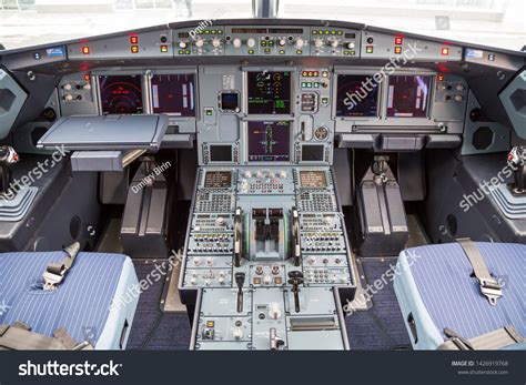 Airbus A320 Neo Cockpit Modern Aircraft: Ảnh có sẵn (chỉnh sửa ngay) 1426919768