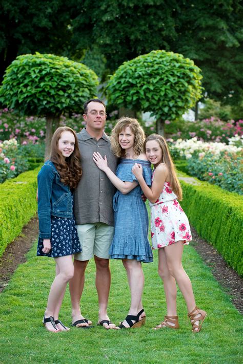 Sisters Photos At Peninsula Park Rose Garden - Crystal Genes Photography