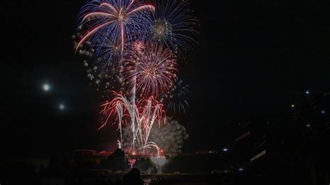 Cromer Pier Fireworks Display 2018 - YouTube