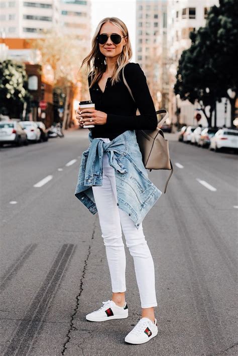 30+ Ways to Effortlessly Rock a Denim Jacket The denim jacket is ...