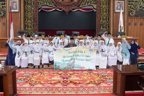 Edi Purwanto Terima Fieldtrip SD Islam Al Azhar 57 Jambi