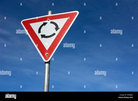 Road sign roundabout australia hi-res stock photography and images - Alamy