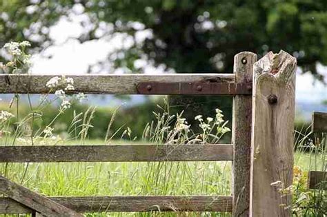 How To Hang A Field Gate – GrowerExperts