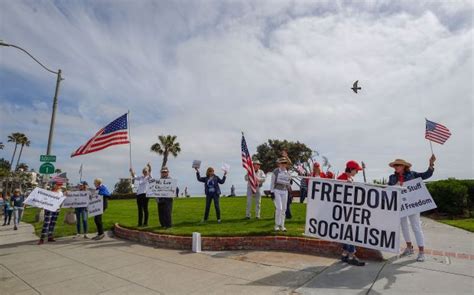 Photos: Tea Party Patriots rally in Laguna Beach – Orange County Register