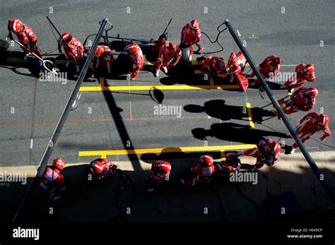 F1 pit crew hi-res stock photography and images - Alamy