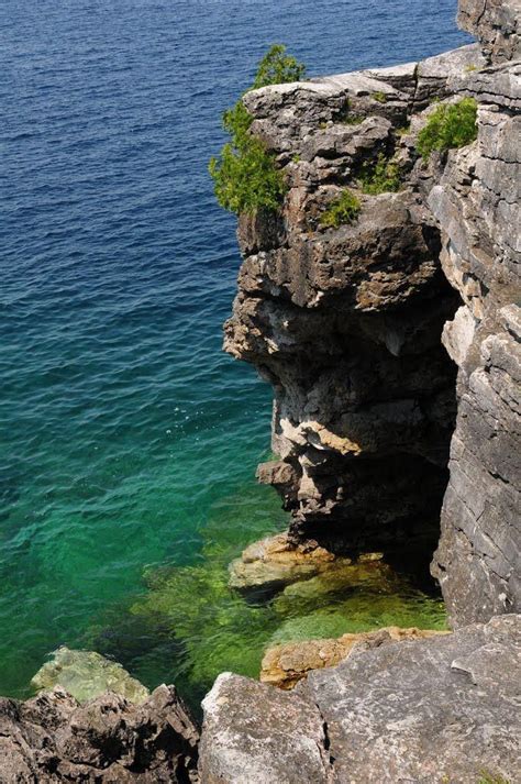 Entrance to the Grotto, Bruce Peninsula National Park, Ontario, Canada ...