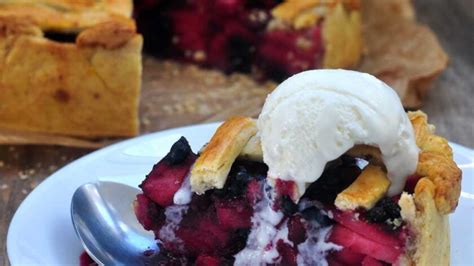 Mary Berry Blackberry And Apple Pie | British Chefs Table